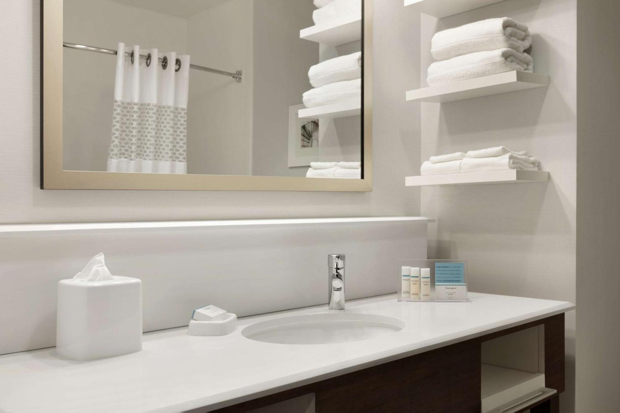 Hampton Inn Long Island-Brookhaven Farmingville Bagian luar foto