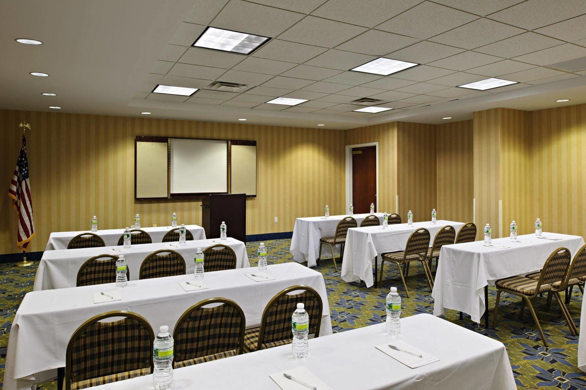Hampton Inn Long Island-Brookhaven Farmingville Bagian luar foto